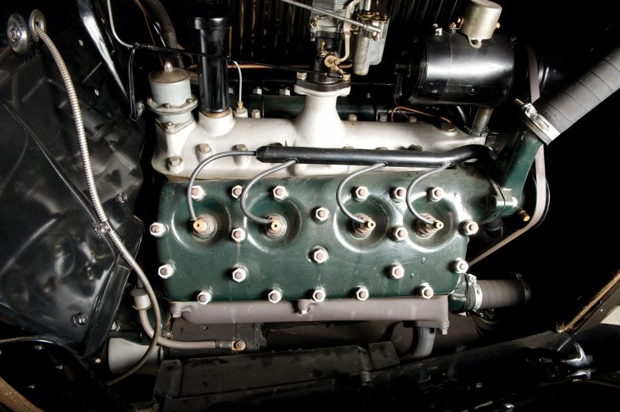  Ford V8 DeLuxe Cabriolet 1932 года  (фото 3 из 3)